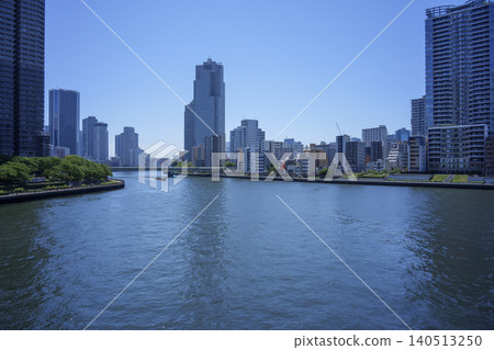 初夏時節的隅田川景色,東京中央區。 初夏時節的隅田川景色,東京中央區。 140513250