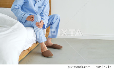 Senior man suffering from knee pain 140513716