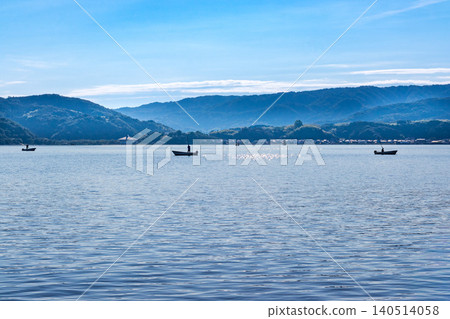 A scene of clam fishing on Lake Togo in the morning. 140514058