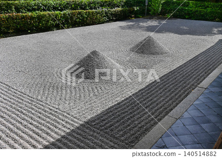 Daitoku-ji Temple, Daisen-in, Murasakino, Kyoto City: The simple south garden of the abbot's quarters. Daitoku-ji Temple, Daisen-in, Murasakino, Kyoto City: The simple south garden of the abbot's quarters. 140514882