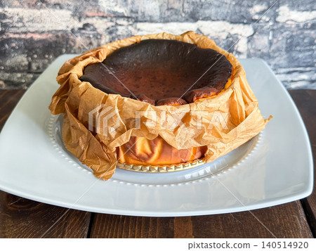 A Western-style cheesecake. A cheesecake wrapped in baking paper, still in its oven packaging. A Western-style cheesecake. A cheesecake wrapped in baking paper, still in its oven packaging. 140514920