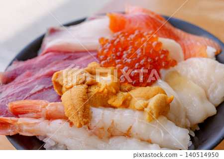 A seafood rice bowl lavishly topped with the finest seafood from Hokkaido. A seafood rice bowl lavishly topped with the finest seafood from Hokkaido. 140514950