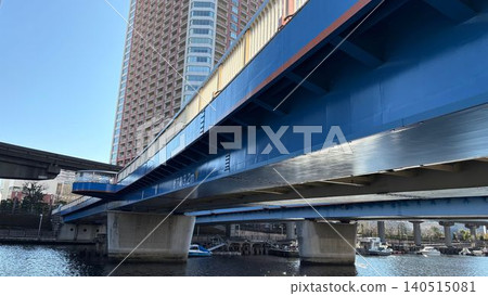 Nagisa Bridge in Minato Ward, with its beautiful blue bridge piers and high-rise buildings. Nagisa Bridge in Minato Ward, with its beautiful blue bridge piers and high-rise buildings. 140515081