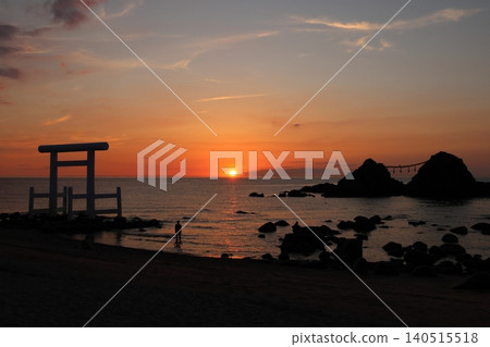 福岡縣糸島市櫻井二見浦夫婦岩 福岡縣糸島市櫻井二見浦夫婦岩 140515518