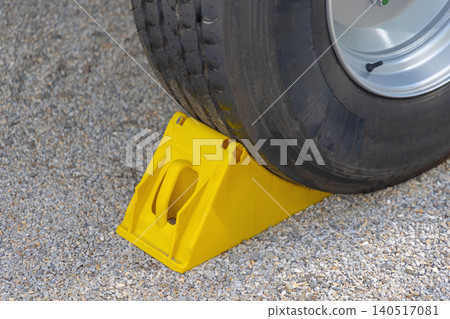 Plastic Wheel Chock 140517081