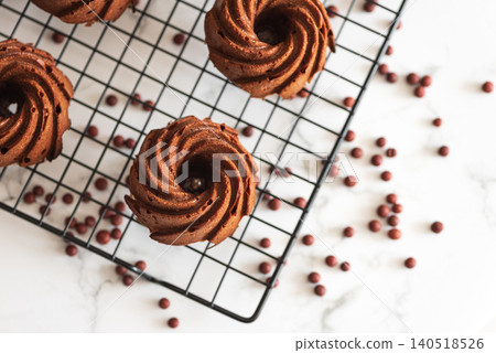 Mini chocolate bundt cakes cooling on wire rack Mini chocolate bundt cakes cooling on wire rack 140518526