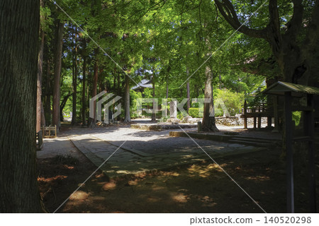 The grounds of Keitokuin Temple in Yamanashi Prefecture The grounds of Keitokuin Temple in Yamanashi Prefecture 140520298