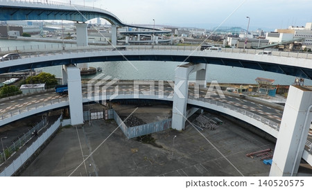 Loop Bridge 140520575