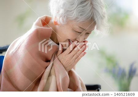 Elderly women 140521609