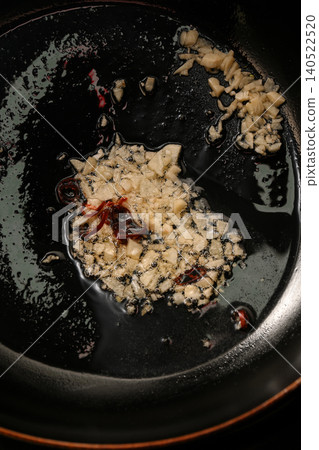 How to fry garlic and chili peppers in olive oil How to fry garlic and chili peppers in olive oil 140522520