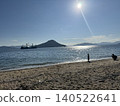 Parent and child playing at the beach 140522641