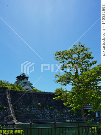 從青屋門眺望大阪城雄偉壯麗的身影,大阪城是日本最著名的城堡之一。 從青屋門眺望大阪城雄偉壯麗的身影,大阪城是日本最著名的城堡之一。 140522698