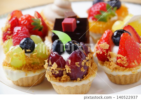 Cake Biking 140522937