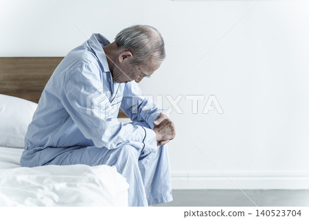 Elderly man in poor health Elderly man in poor health 140523704
