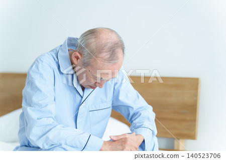 Elderly man in poor health Elderly man in poor health 140523706