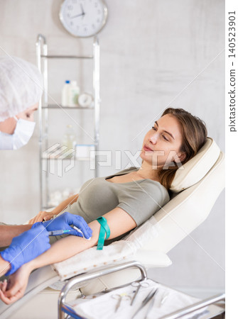 Intravenously injection young patient 140523901