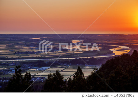 A sunset A sunset 140527002