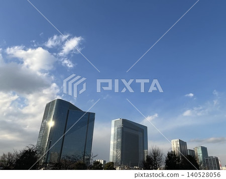 Towering buildings and a vast blue sky Towering buildings and a vast blue sky 140528056