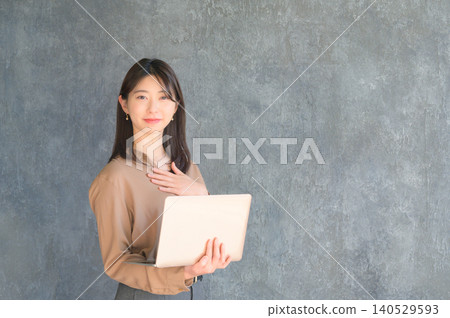 Japanese female business professionals feel secure carrying their laptops. Japanese female business professionals feel secure carrying their laptops. 140529593