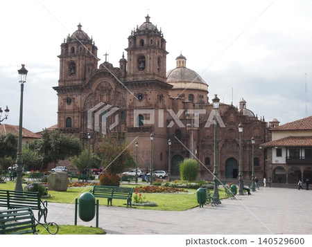 La Compaña de Jesús 教堂,位於庫斯科(秘魯)武器廣場。 La Compaña de Jesús 教堂,位於庫斯科(秘魯)武器廣場。 140529600