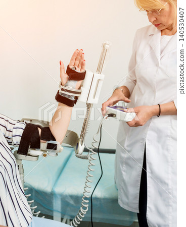 Patient on CPM (continuous passive range of motion) machines. Patient on CPM (continuous passive range of motion) machines. 140530407