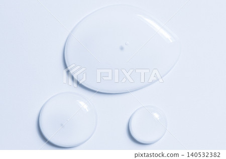 Cosmetic product in the form of a transparent drop. A moisturizing gel or serum for the face. Cosmetic product in the form of a transparent drop. A moisturizing gel or serum for the face. 140532382