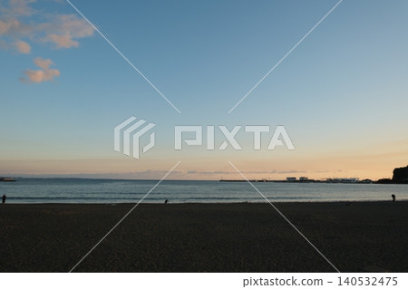 The sunset around Enoshima is bathed in orange light. The sunset around Enoshima is bathed in orange light. 140532475