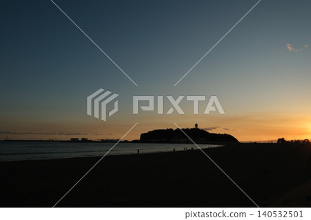 The sunset around Enoshima is bathed in orange light. The sunset around Enoshima is bathed in orange light. 140532501