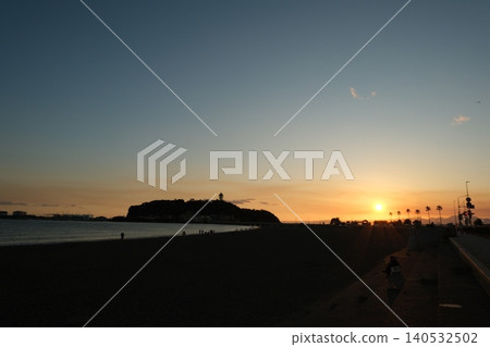 The sunset around Enoshima is bathed in orange light. 140532502