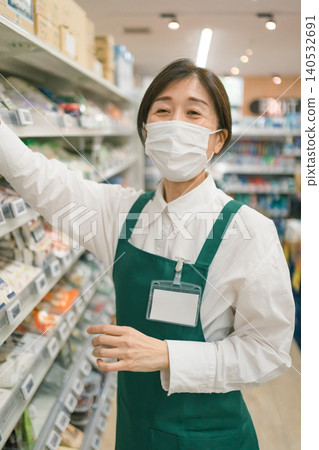 super, supermarket, salesperson 140532691
