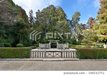 Emperor Tsuchimikado's Kanehara Mausoleum (Nagaokakyo City, Kyoto Prefecture) 140532751