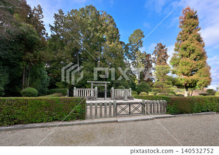 Emperor Tsuchimikado's Kanehara Mausoleum (Nagaokakyo City, Kyoto Prefecture) 140532752
