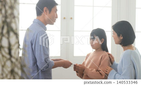New Year's money relatives family image New Year's money relatives family image 140533346
