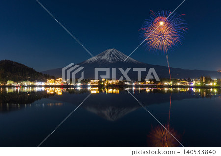 Winter fireworks in Fujikawaguchiko Town, Yamanashi Prefecture Winter fireworks in Fujikawaguchiko Town, Yamanashi Prefecture 140533840