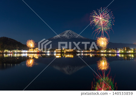 Winter fireworks in Fujikawaguchiko Town, Yamanashi Prefecture Winter fireworks in Fujikawaguchiko Town, Yamanashi Prefecture 140533859