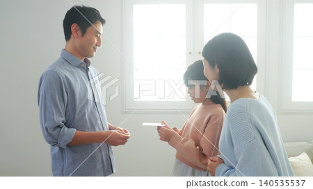 New Year's money family image New Year's money family image 140535537