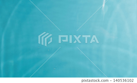 Concentric water waves interference pattern on turquoise fluid surface 140536102