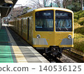 西武鐵道新101系列241F型列車停靠在西武急行前站前。 140536125