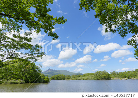 從大沼準國立公園眺望北海道駒岳和大沼湖 從大沼準國立公園眺望北海道駒岳和大沼湖 140537717