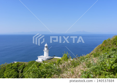 Cape Chikyu and Cape Chikyu Lighthouse in Muroran City, Hokkaido: A scenic spot overlooking the blue sea. Cape Chikyu and Cape Chikyu Lighthouse in Muroran City, Hokkaido: A scenic spot overlooking the blue sea. 140537884