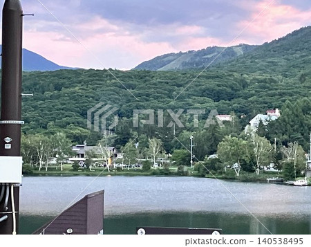 一個湖 一個湖 140538495