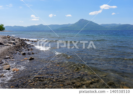 支笏湖和惠庭山：北海道令人嘆為觀止的風景，湖水清澈見底。 140538510