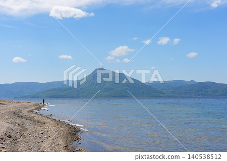 支笏湖和惠庭山：北海道令人嘆為觀止的風景，湖水清澈見底。 140538512