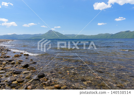 支笏湖和惠庭山：北海道令人嘆為觀止的風景，湖水清澈見底。 140538514