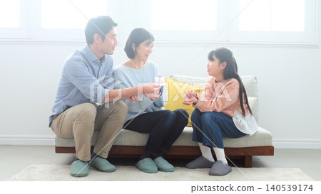 New Year's money relatives family image New Year's money relatives family image 140539174