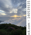 朝日漂浮在雲海中 140539335