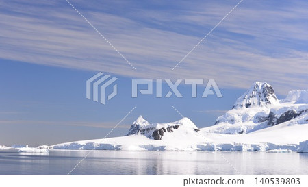 Antarctic cruises where you can enjoy the mysteries of nature. Antarctic cruises where you can enjoy the mysteries of nature. 140539803