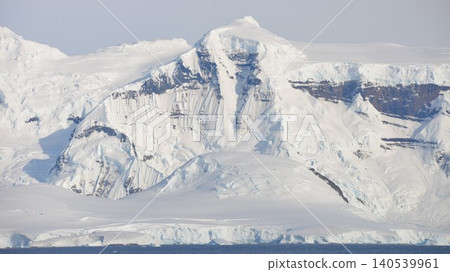 Antarctic cruises where you can enjoy the mysteries of nature. Antarctic cruises where you can enjoy the mysteries of nature. 140539961