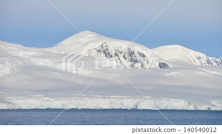 Antarctic cruises where you can enjoy the mysteries of nature. Antarctic cruises where you can enjoy the mysteries of nature. 140540012