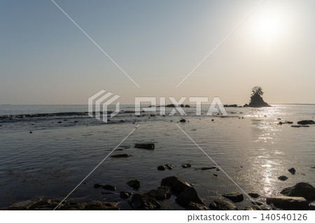 beautiful beach sunset 140540126